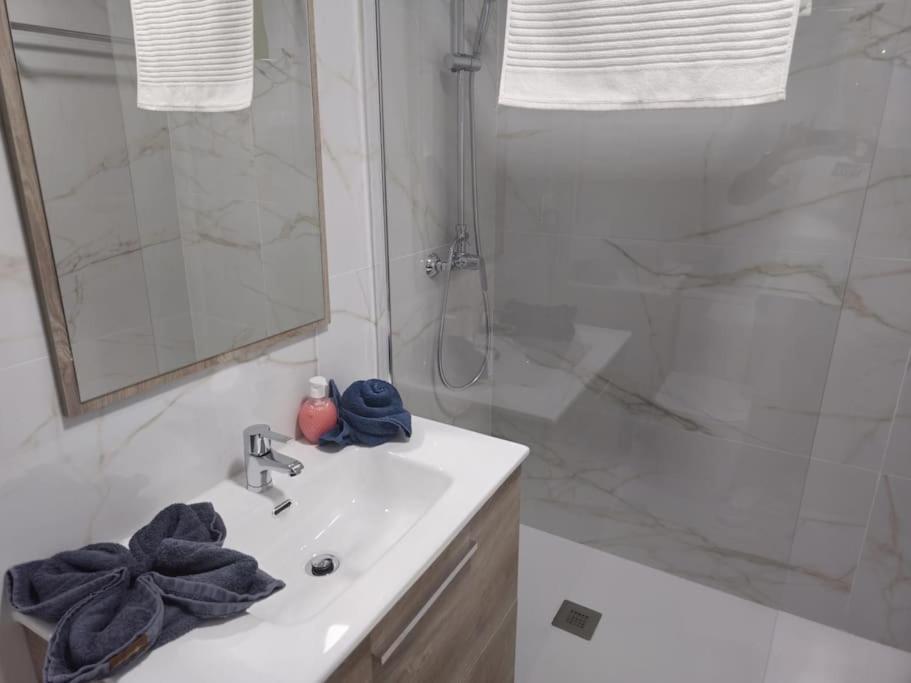 Tao City Center Apartment With Fee Wifi And Air Con By Namaste Elite Торемолинос Екстериор снимка